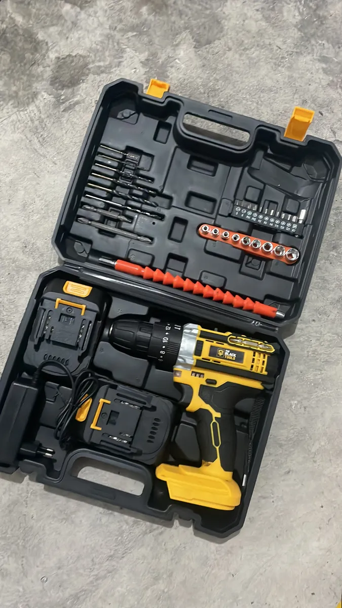 Parafusadeira The Black Tools com maleta e acessórios